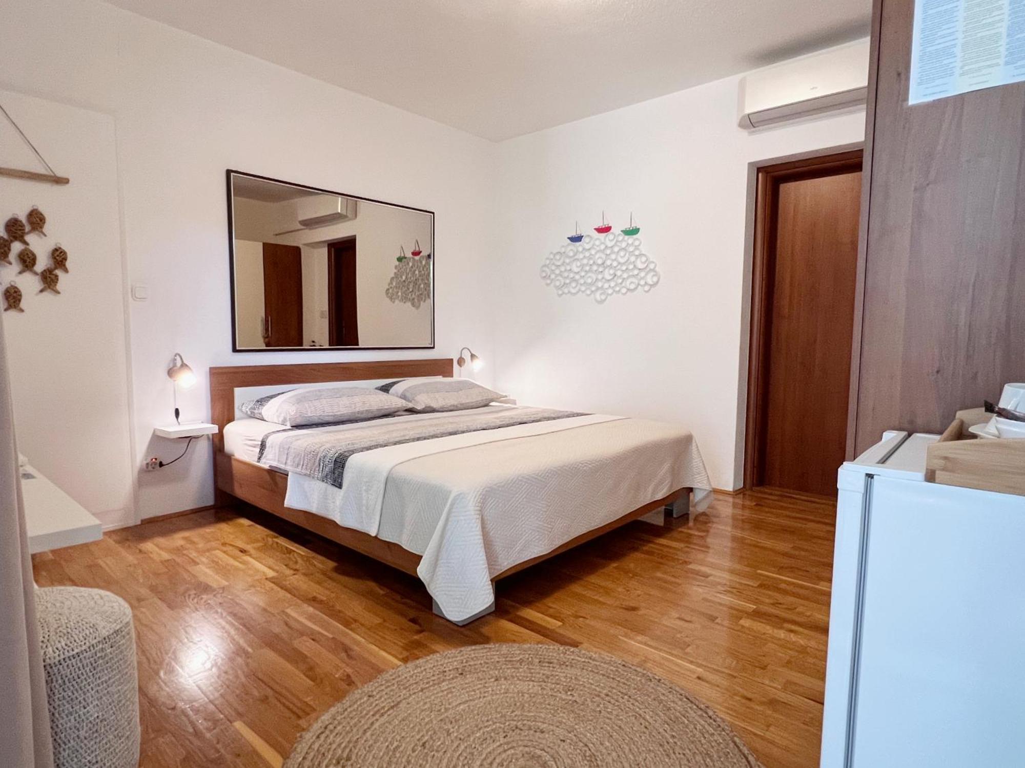 Room Tai - Spacious And Comfy With Private Terrace Hvar Town Exterior photo