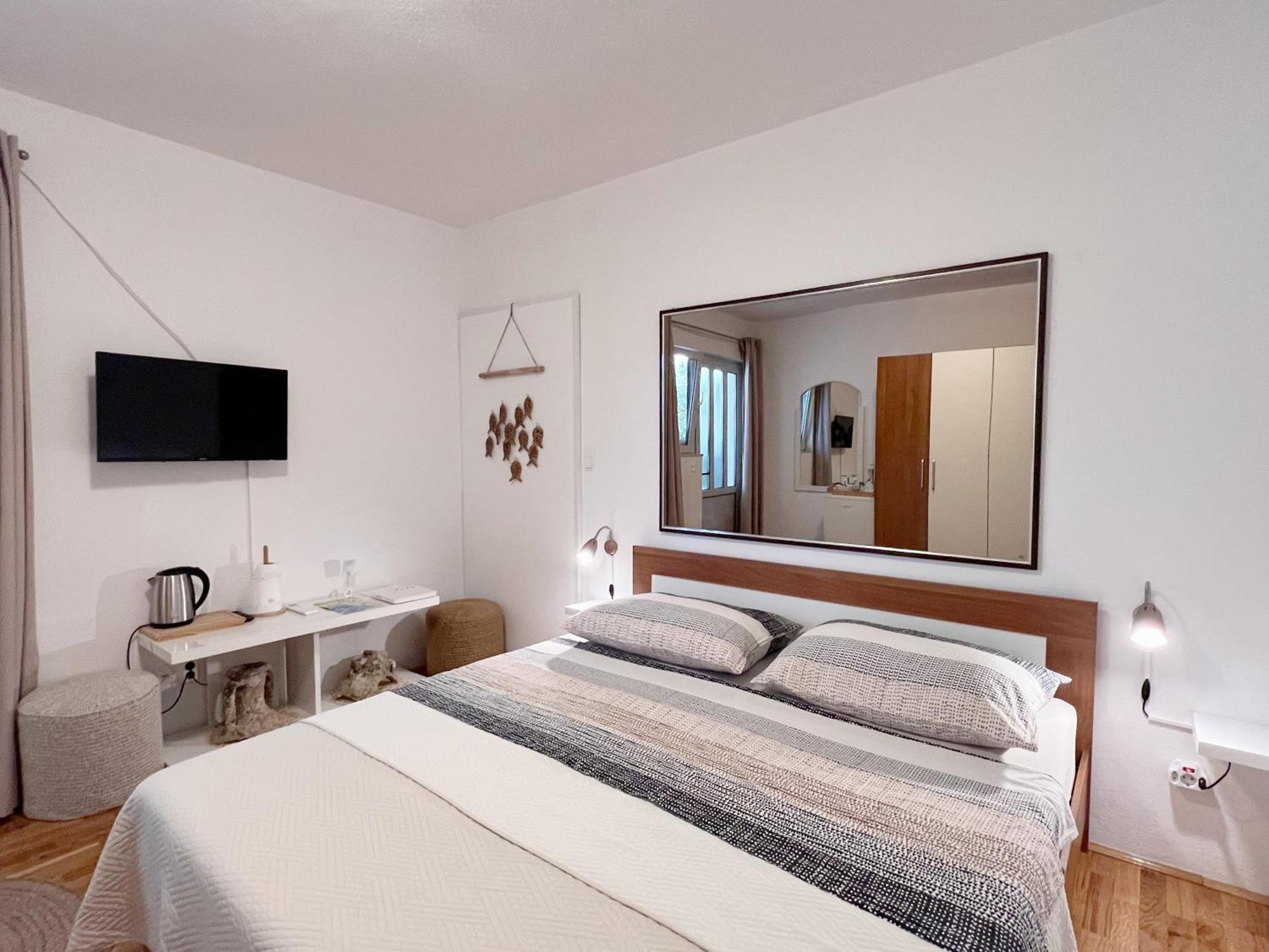 Room Tai - Spacious And Comfy With Private Terrace Hvar Town Exterior photo